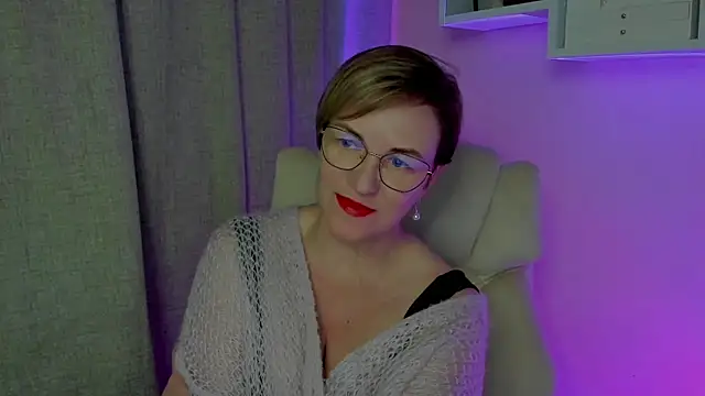 feliziaDesire live cam on StripChat