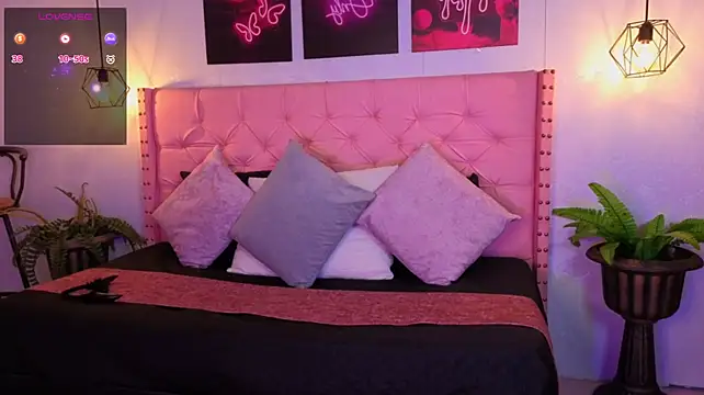 dark__nymph live cam on StripChat