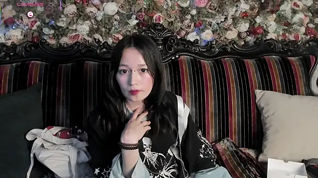 AriettiHamoe live cam on StripChat