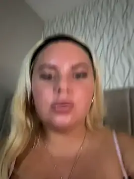 blonde_baddie