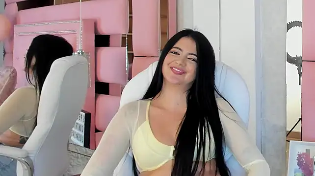 LeilaScott webcam