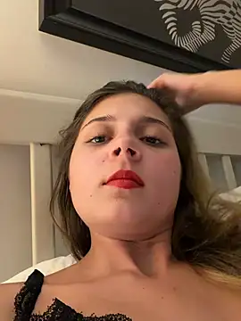 CrystalRose20 live cam on StripChat