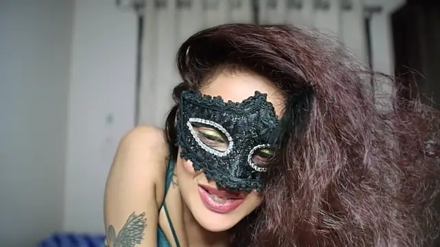 ScarletSeductive live cam on StripChat