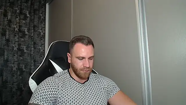 Thori92 live cam on StripChat