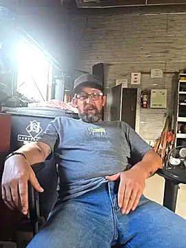 Beardedcowboydaddy live cam on StripChat