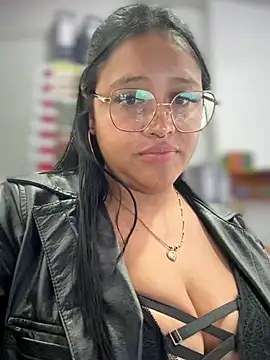 Outdoors-Mia_Khalifa