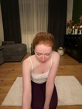 HoneyBunnyyy live cam on StripChat