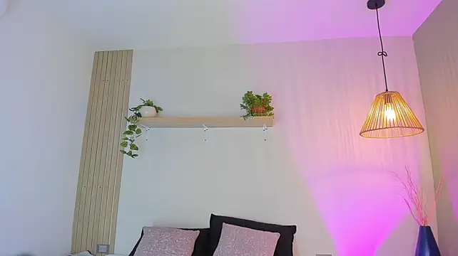 Isabella_Whiitee_ live cam