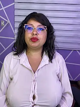 MiiaaJoness webcam