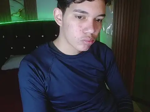 haku_nayro live cam on StripChat