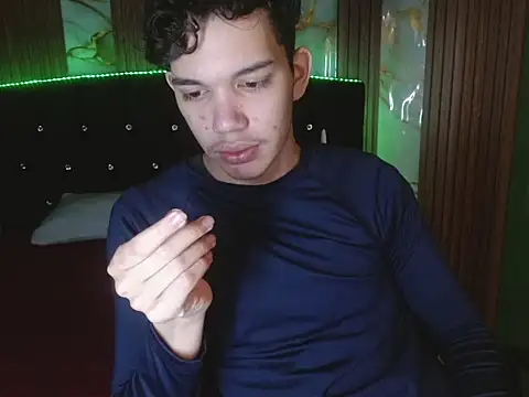 haku_nayro live cam on StripChat