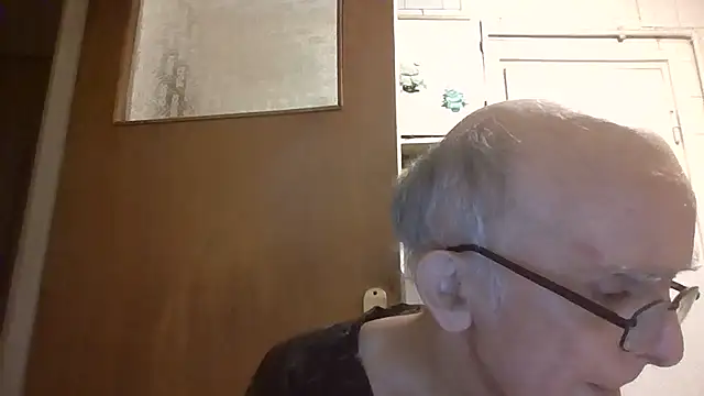 mariusica1@xh live cam on StripChat