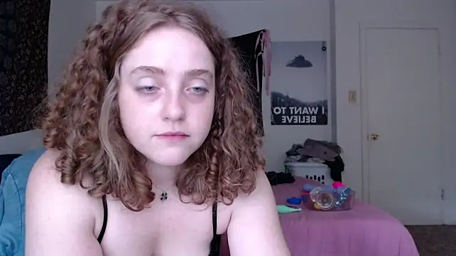 DeliaBlew webcam