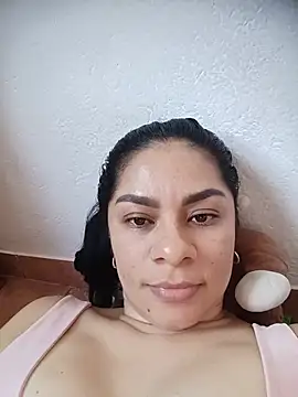 luna_pinky webcam