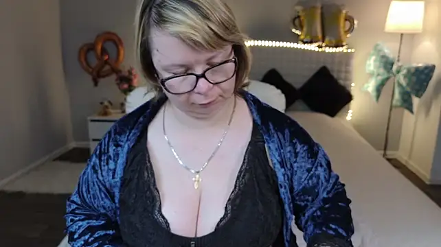 BonnnyBoobsy webcam