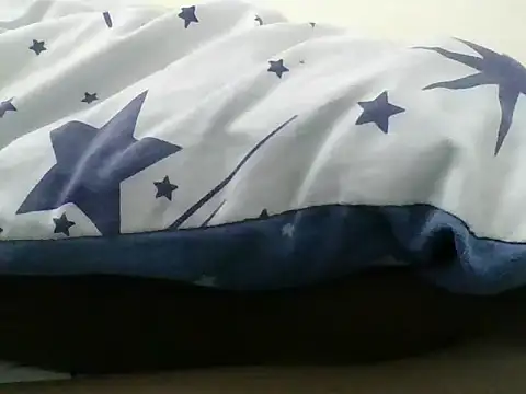 Hotpetittey live cam on StripChat