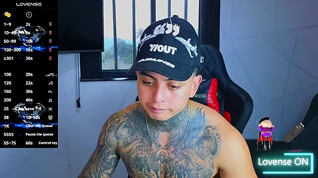 KevinSanchez420 live cam on StripChat