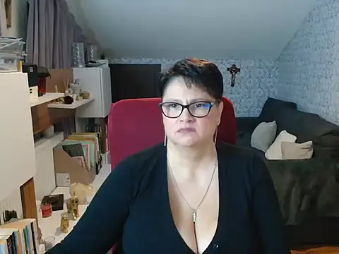 CallmeHellen4you webcam
