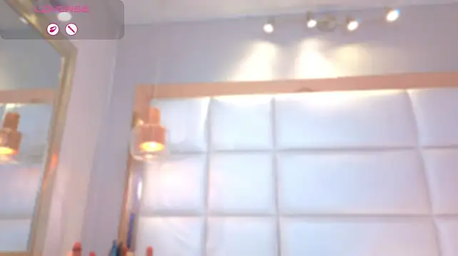 Sharlott_Luxe webcam