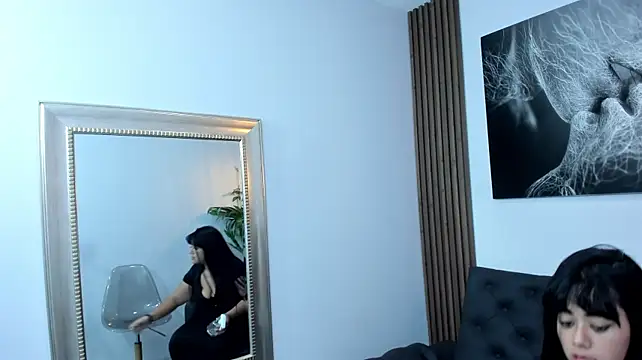 Queen_Curvy01 webcam