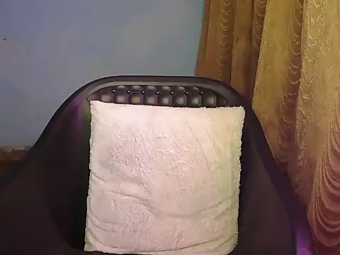 Curvy_Tashi webcam