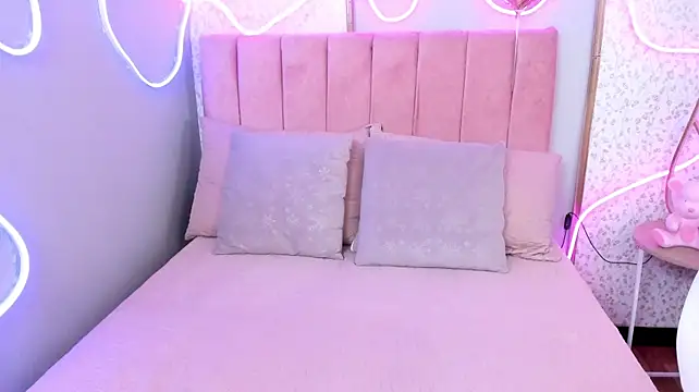 NATALIABREITONS webcam