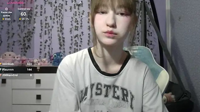 Yoonhee_ki live cam on StripChat