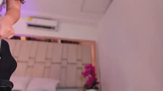 LilithBloom7 webcam