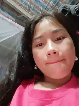 HeresThuy22 live cam on StripChat