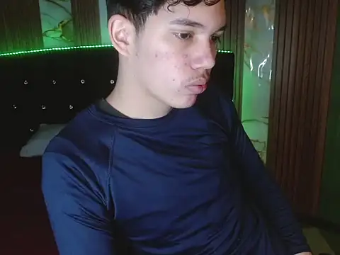 haku_nayro live cam on StripChat