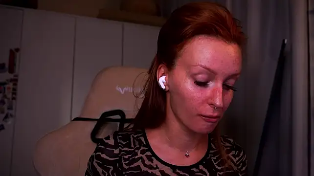 Liuba_Fox live cam on StripChat