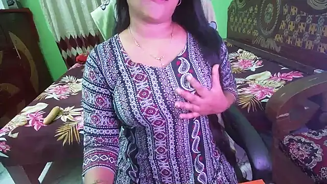 BengaliQueenStar live cam on StripChat
