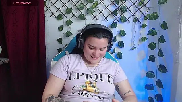 Nika_1_ live cam on StripChat