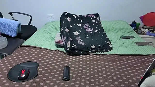 Girlhornyx webcam