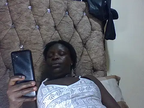 Nely900 в эфире на Stripchat
