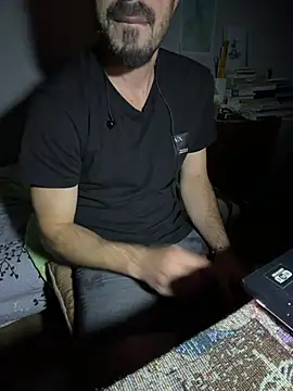 giorgakaci69 live cam on StripChat