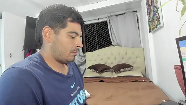 Himoreno25 live cam on StripChat