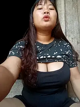 Emelyzz live on Stripchat