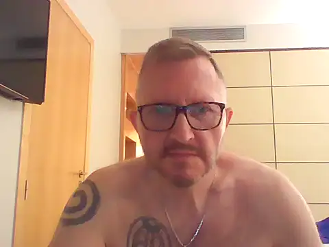 Excalibur82 live cam on StripChat