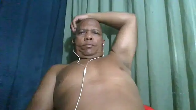 bigblackcock75 live cam on StripChat