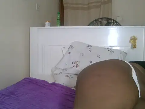 African_Bigjuicyass webcam