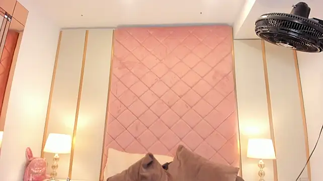 Alexa_Jonees
