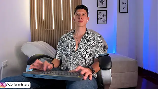 Dorianmistery2322_ webcam