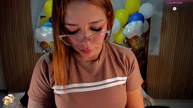 mia_18v webcam