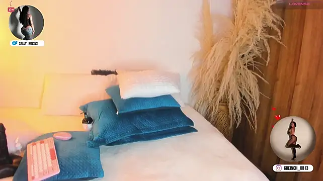 sally_rosses (F young) - rub pussy