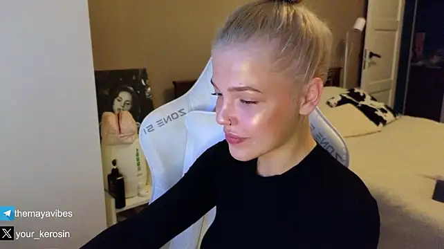 Maya_NextDoor webcam