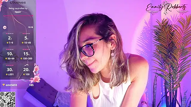 Emmi_Roberts webcam