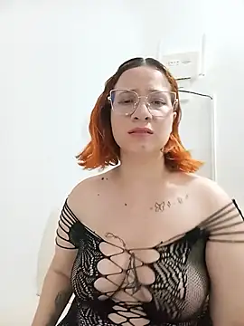 Curves_Nina webcam