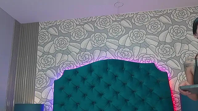 RoxyReinn webcam