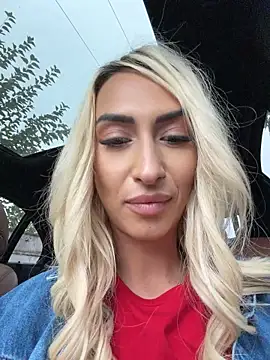 KelseyJunes webcam